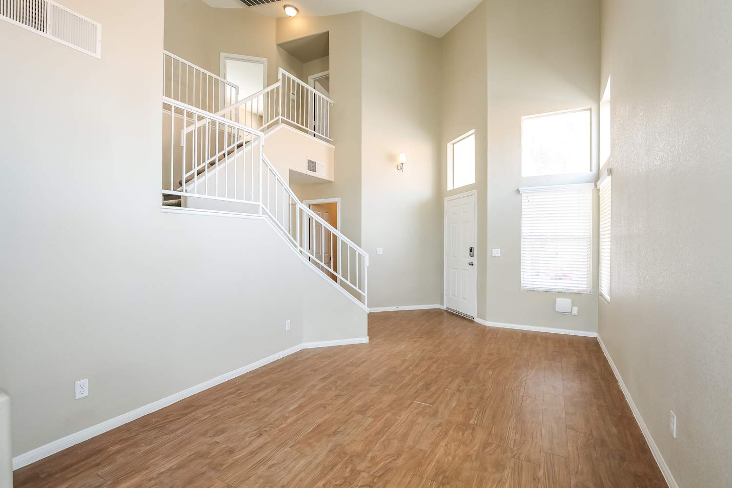 7413 Sunspot Dr photo 4