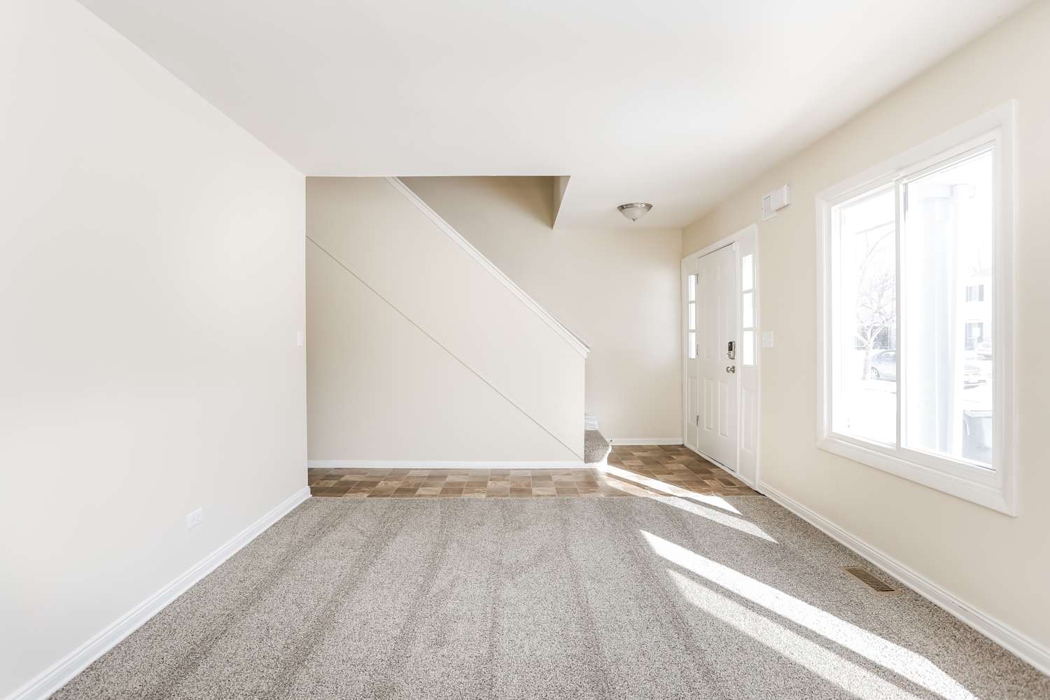 2s526 Cynthia Dr photo 4