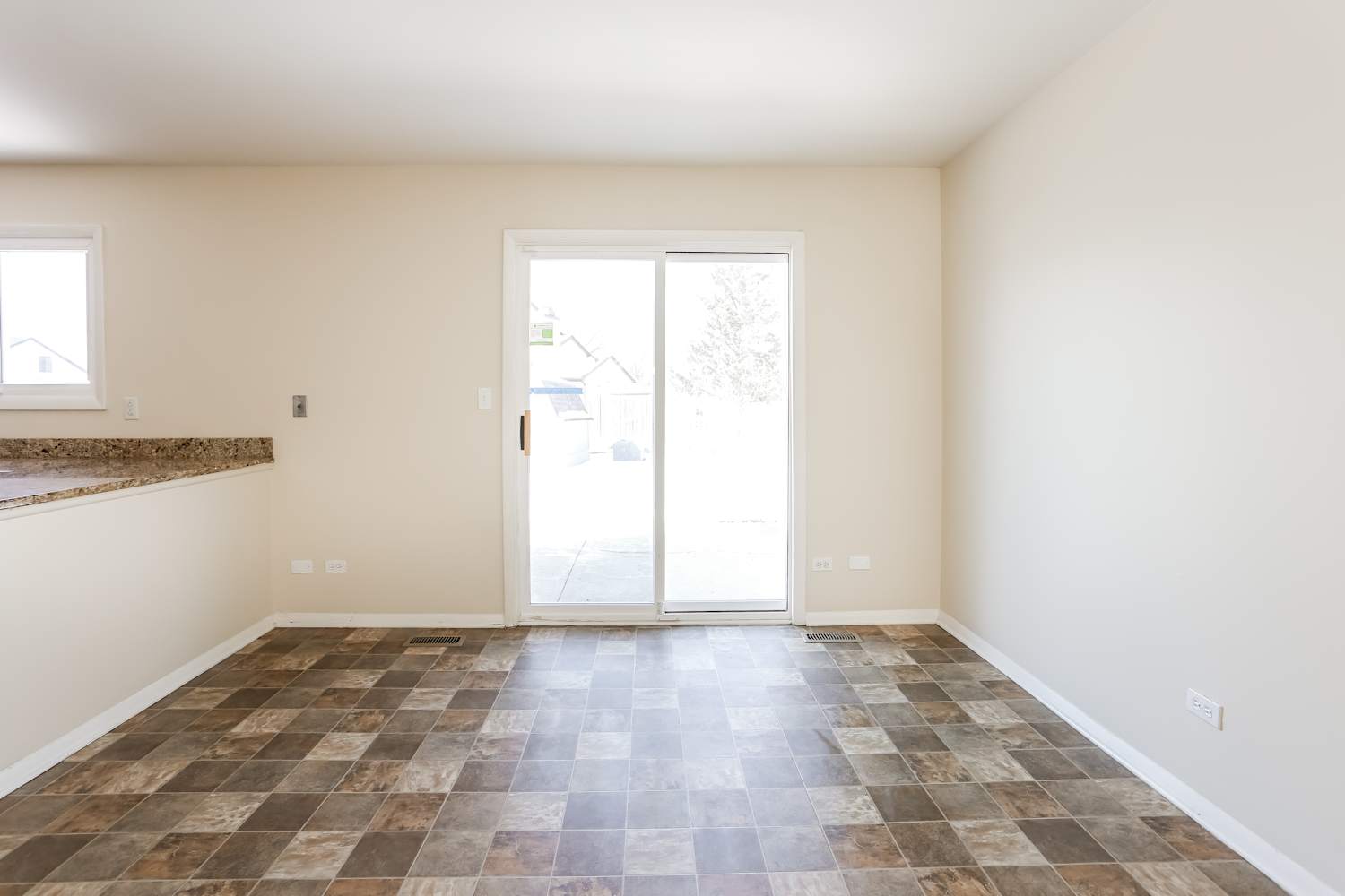 2s526 Cynthia Dr photo 5