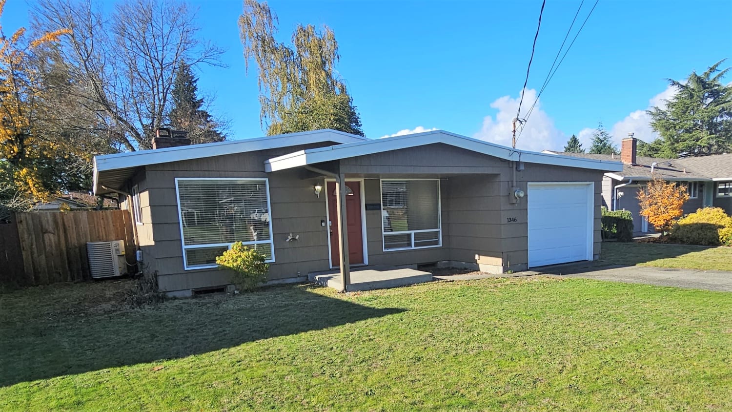 1346 Lenore Dr photo 2