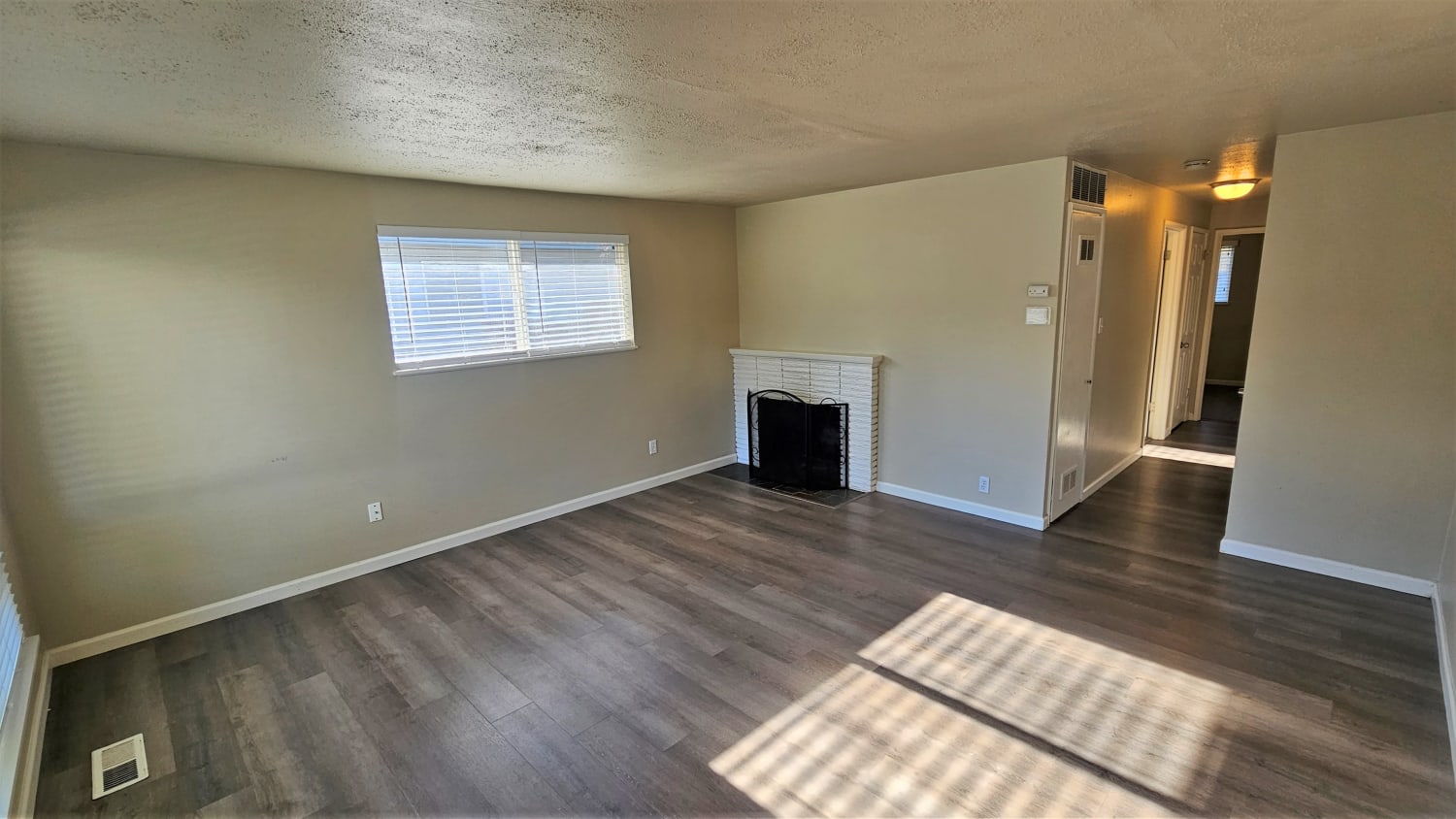 1346 Lenore Dr photo 5