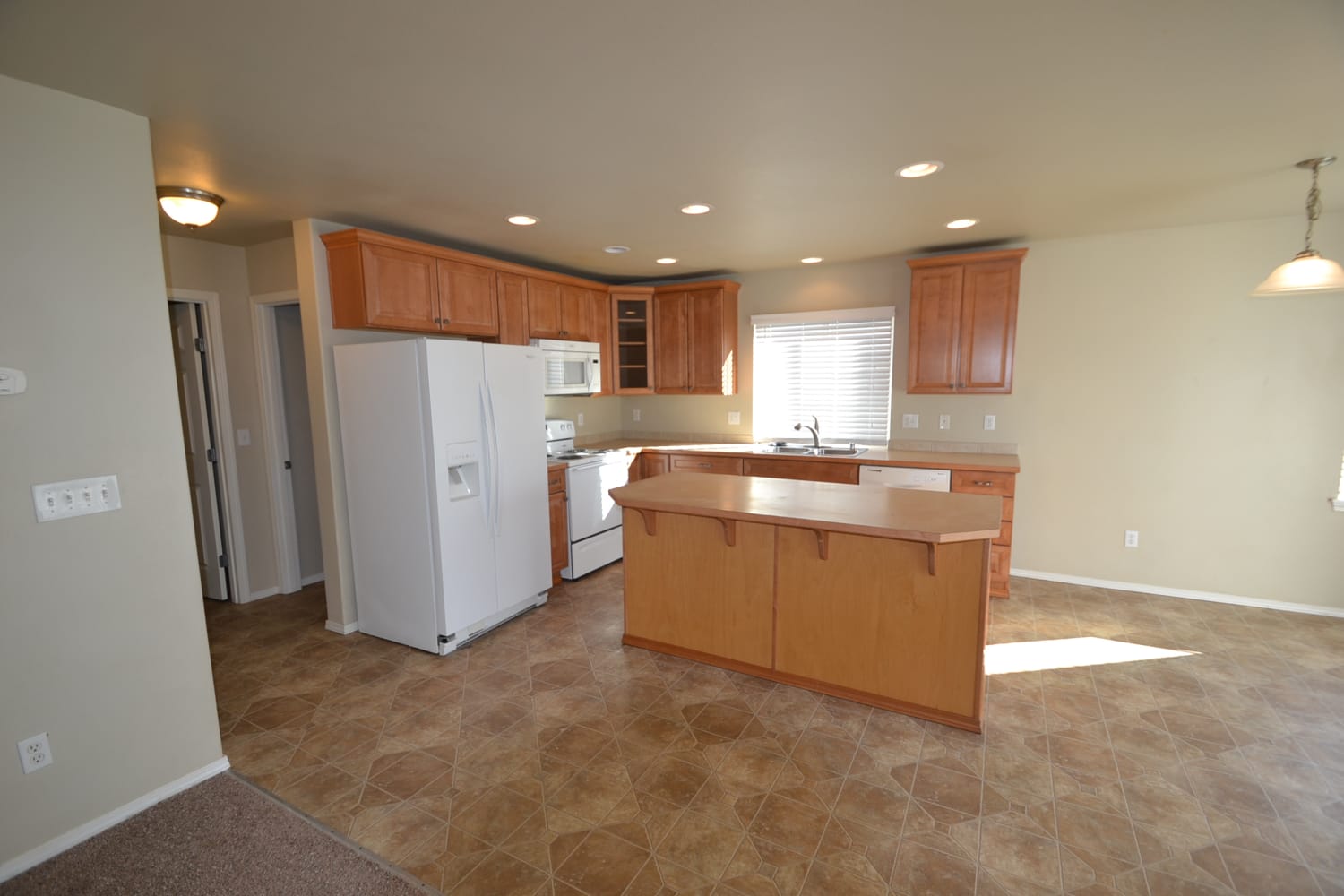 1511 Riddell Ave NE photo 4
