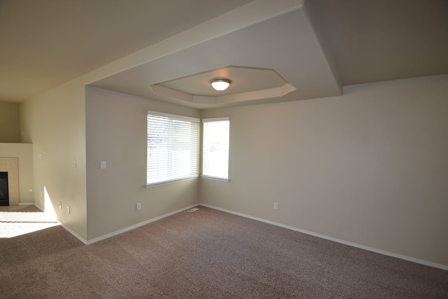 1511 Riddell Ave NE photo 2