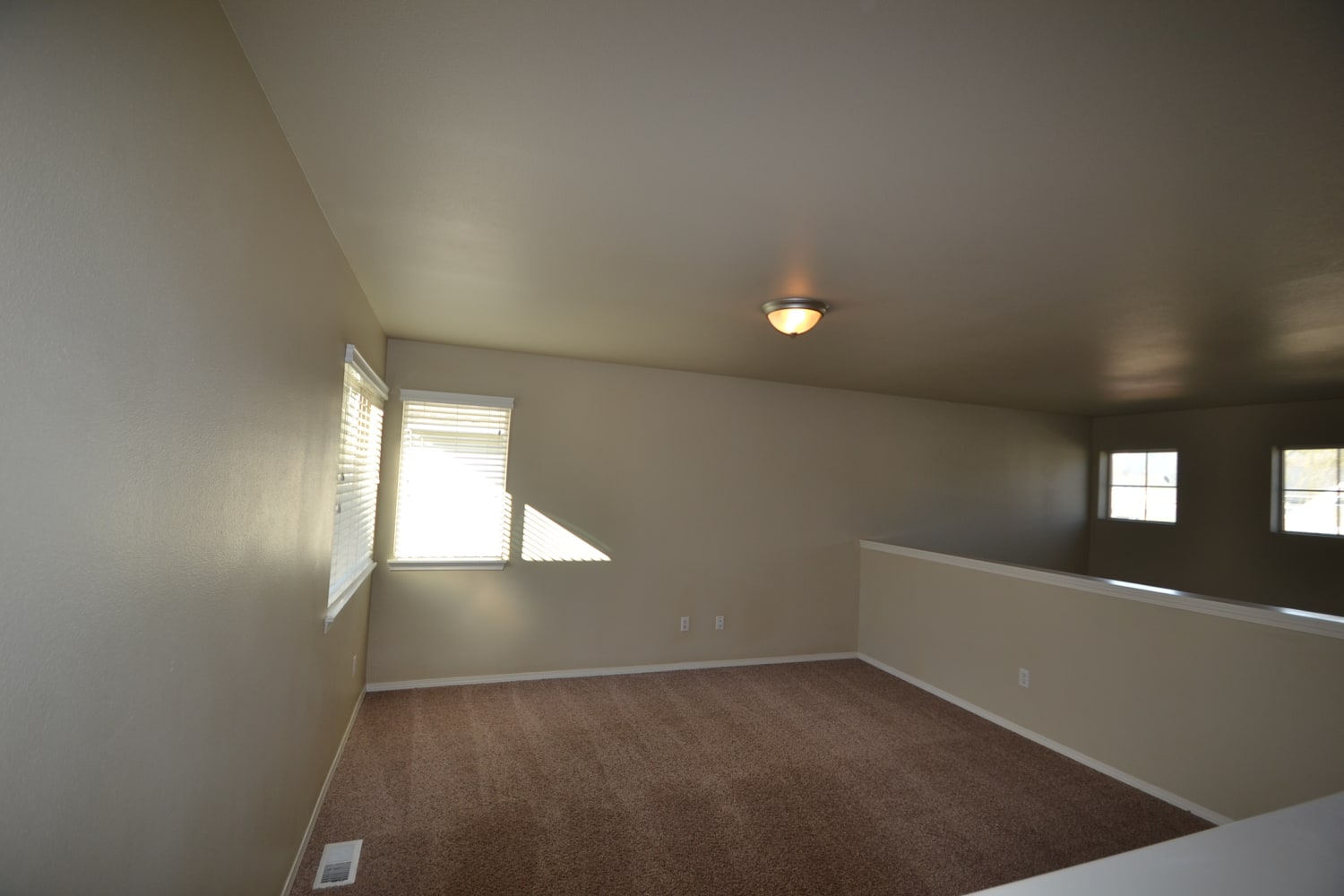 1511 Riddell Ave NE photo 5
