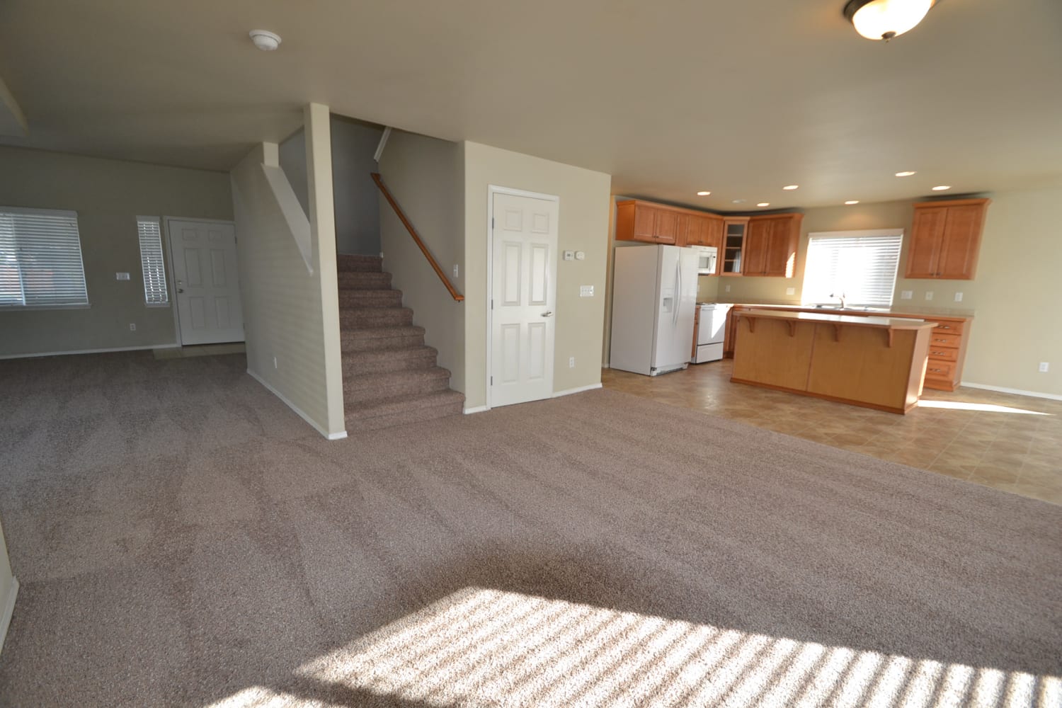 1511 Riddell Ave NE photo 3