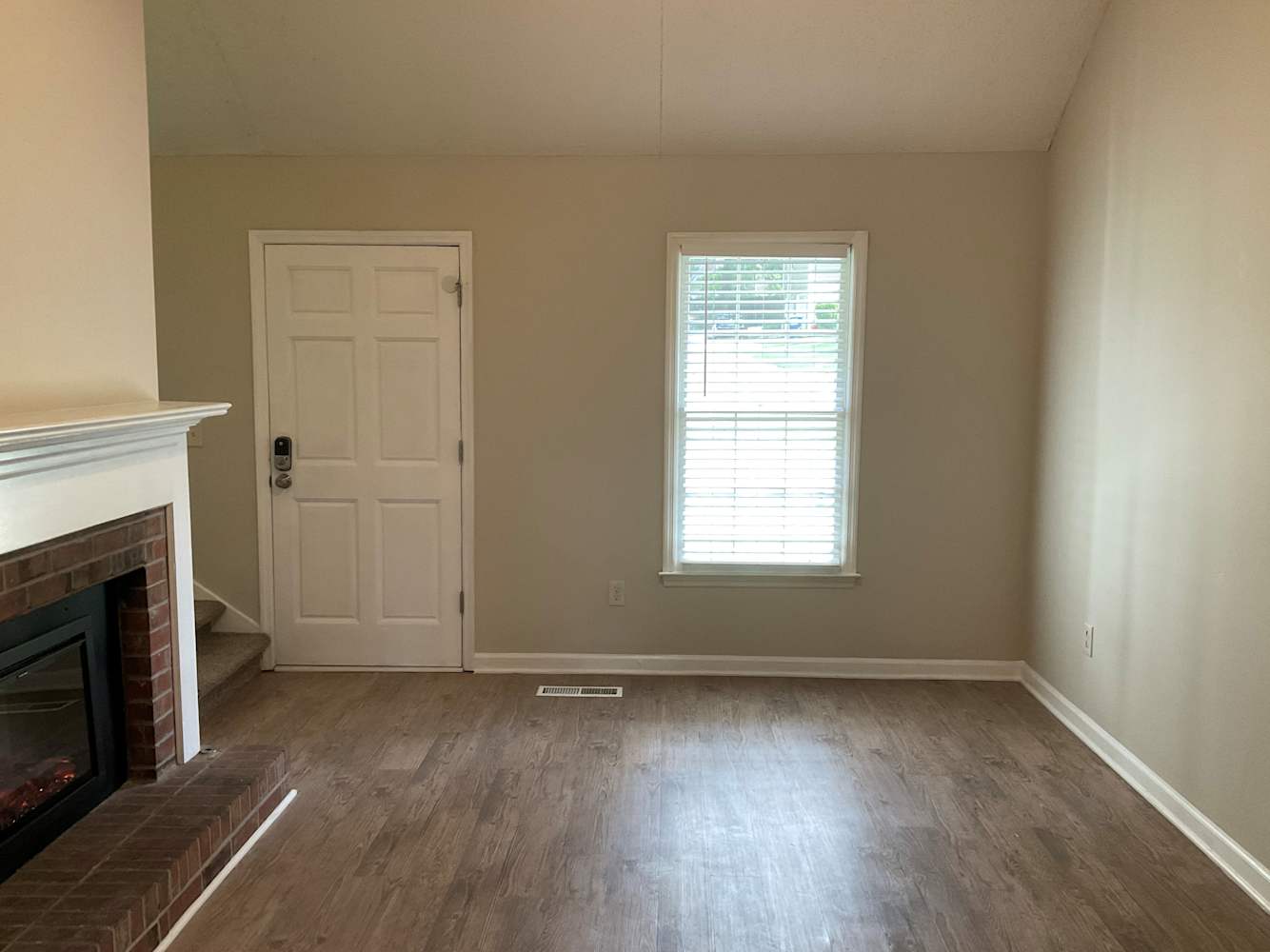 3000 Meadow Ct NW photo 2
