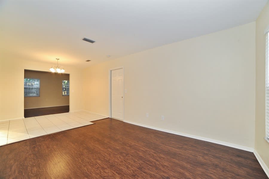 3012 E Waters Ave photo 4