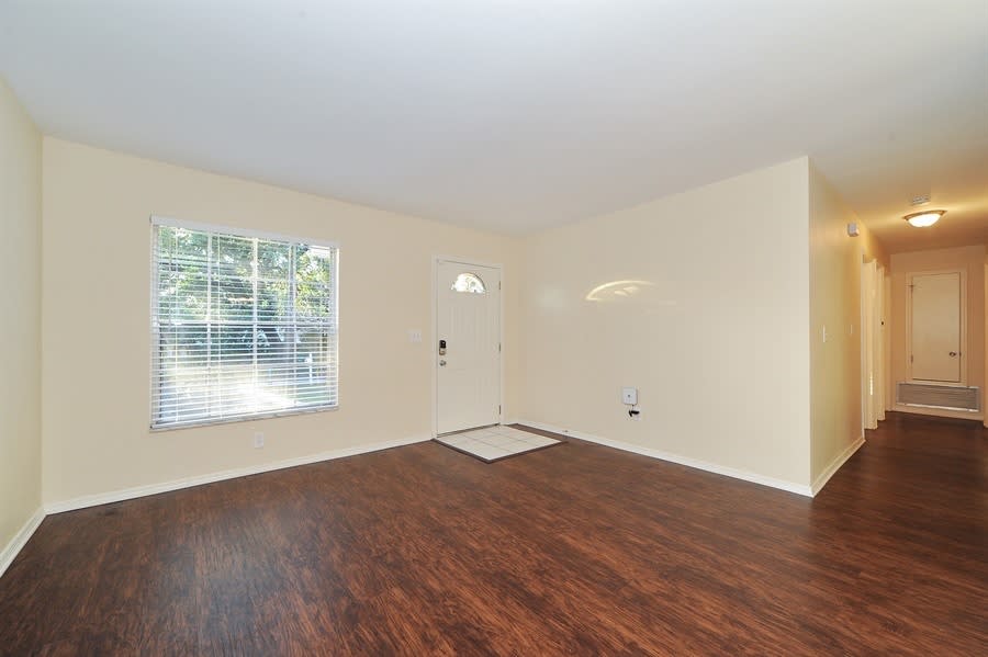 3012 E Waters Ave photo 3