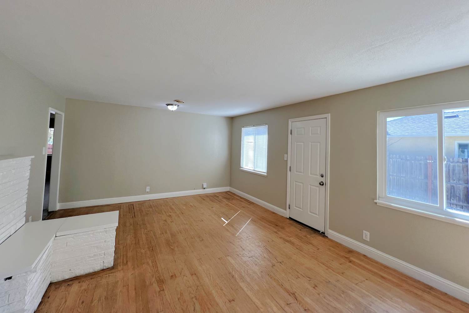 1115 Vervais Ave photo 3