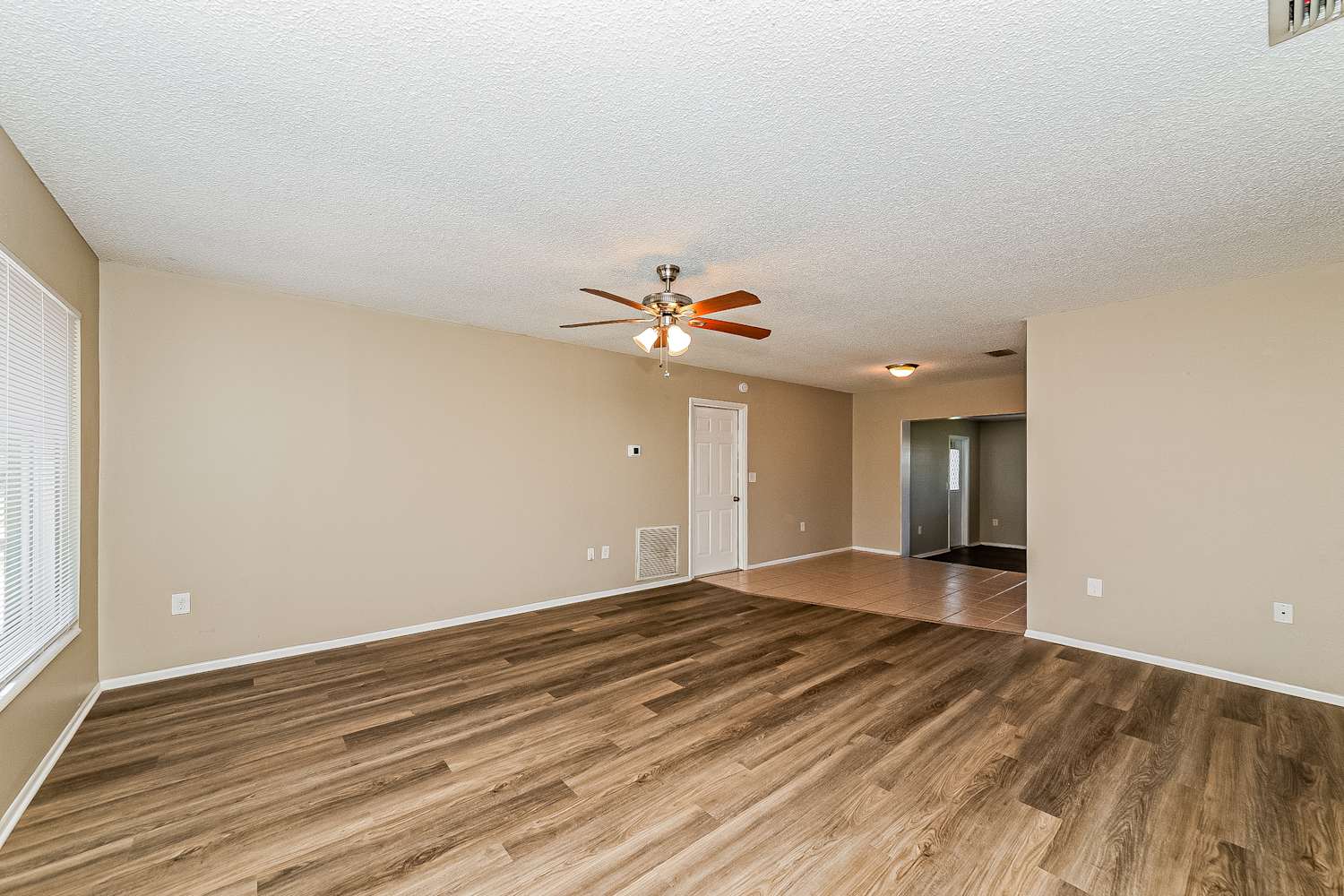 312 48th St W photo 3
