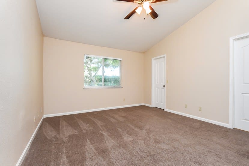 8441 Solitude Ct photo 5