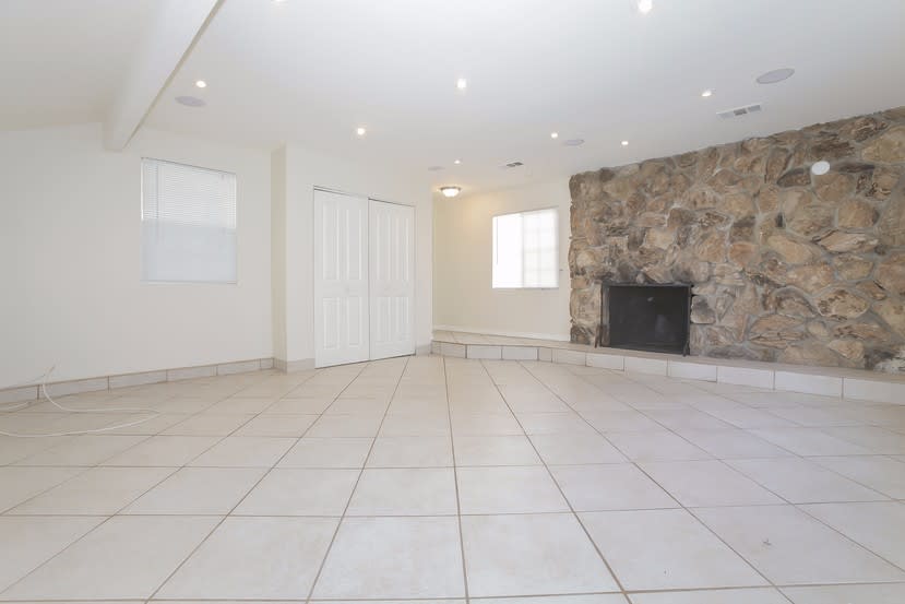 17552 Cantara St photo 5