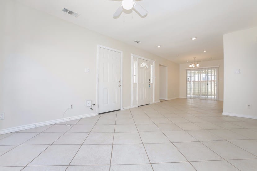17552 Cantara St photo 3