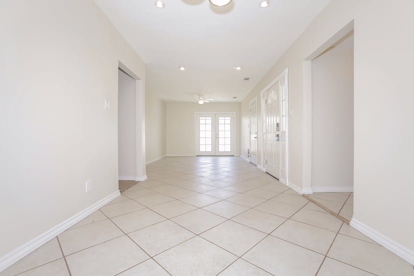 17552 Cantara St photo 2