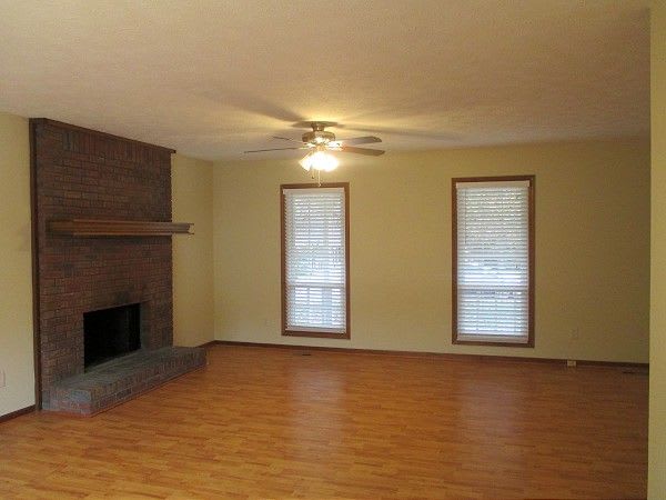 3142 Country Lake Dr photo 2