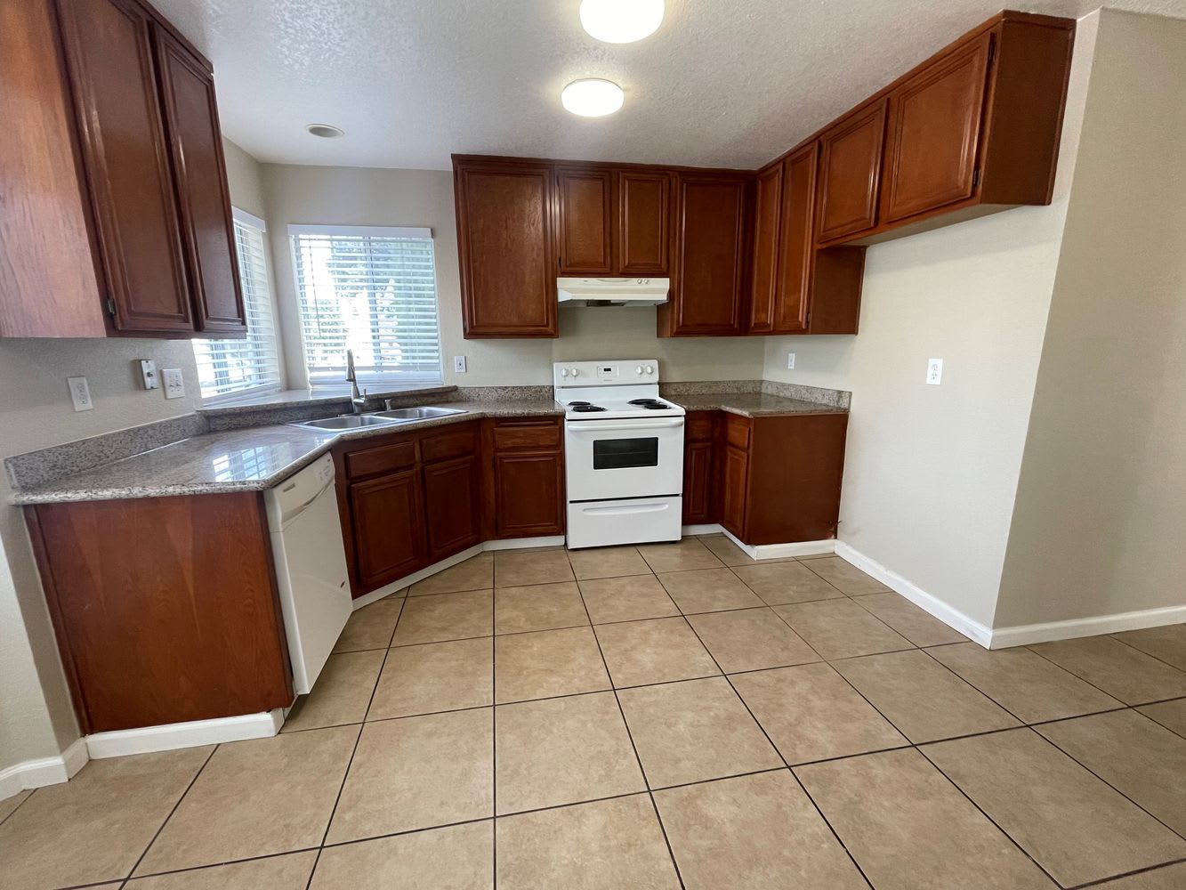 910 Edgewood Cir photo 5