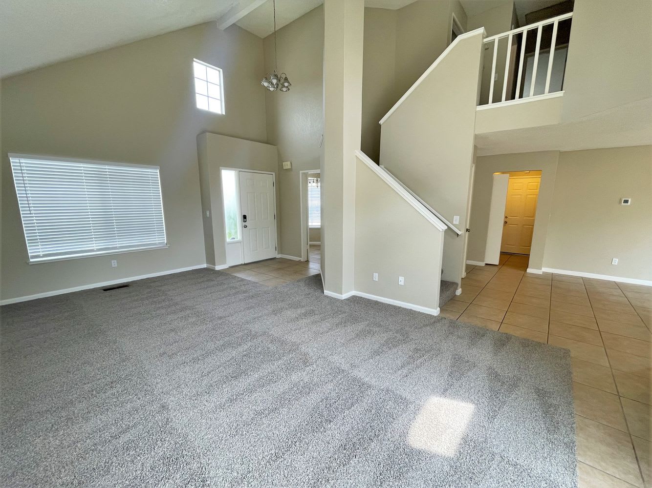 910 Edgewood Cir photo 2