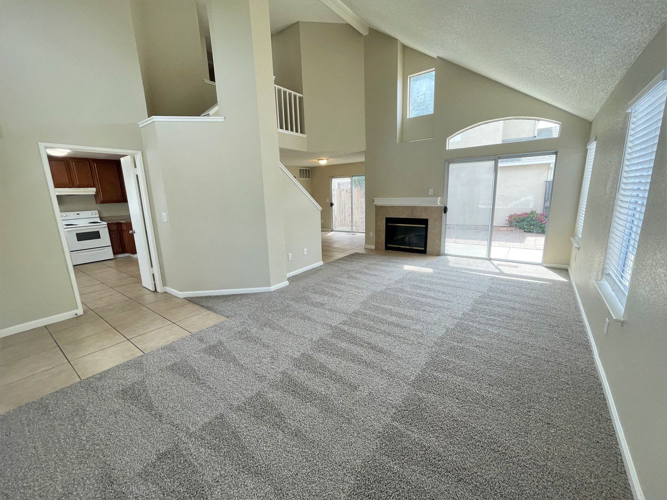 910 Edgewood Cir photo 4