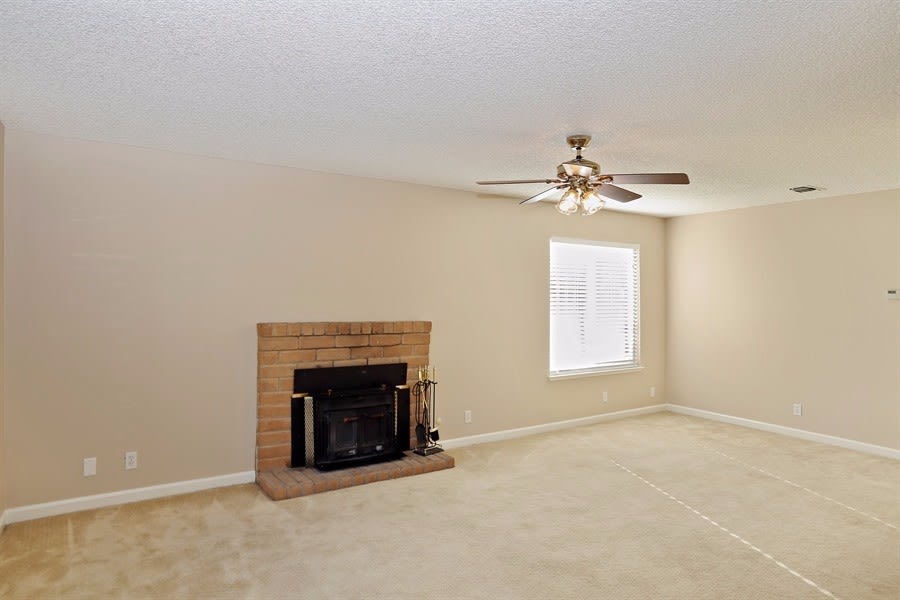 624 Flagstaff Ct photo 2
