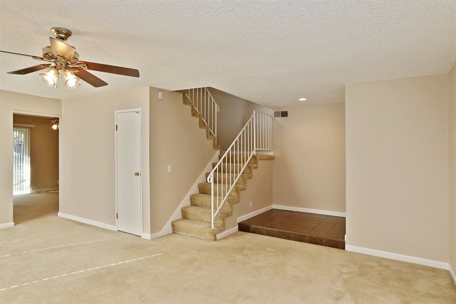 624 Flagstaff Ct photo 4