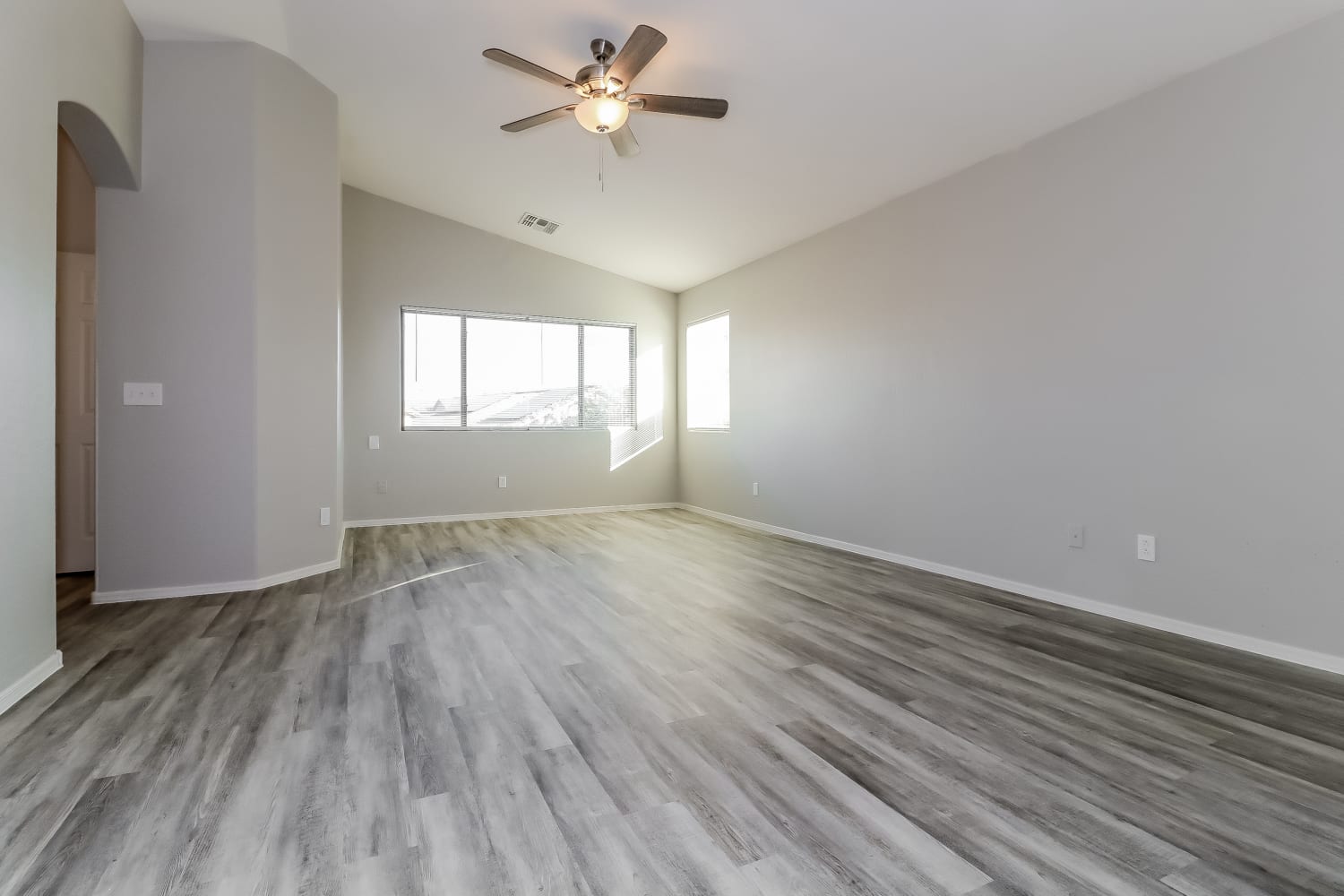 25842 W Gibson Ln photo 4