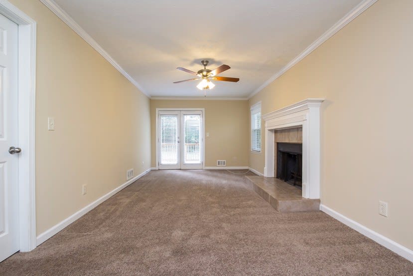 3195 Sharon Cir photo 5