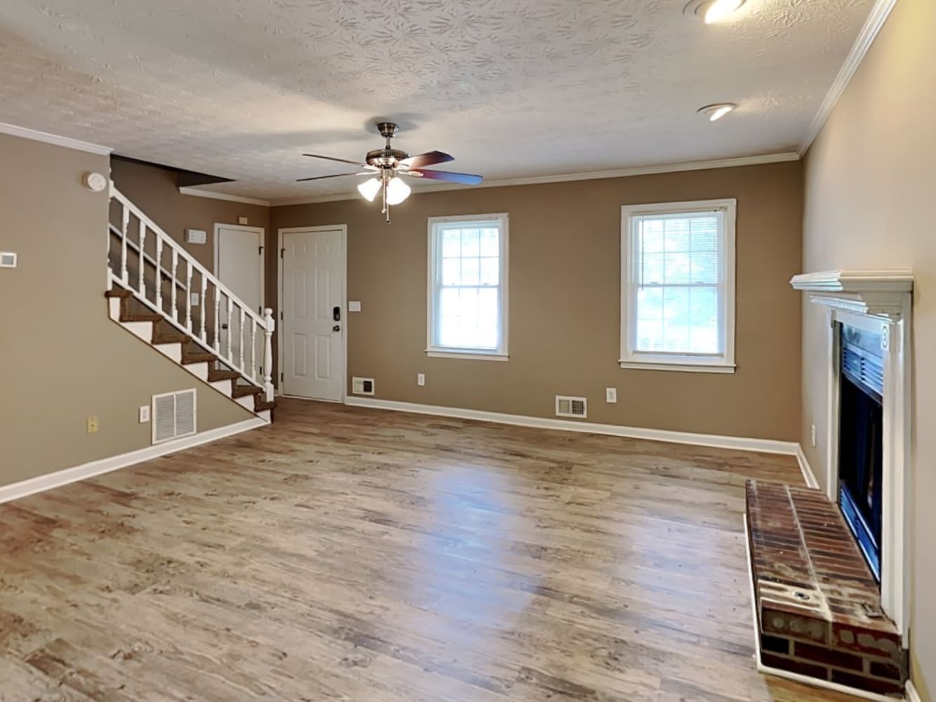 3215 Revere Cir photo 4
