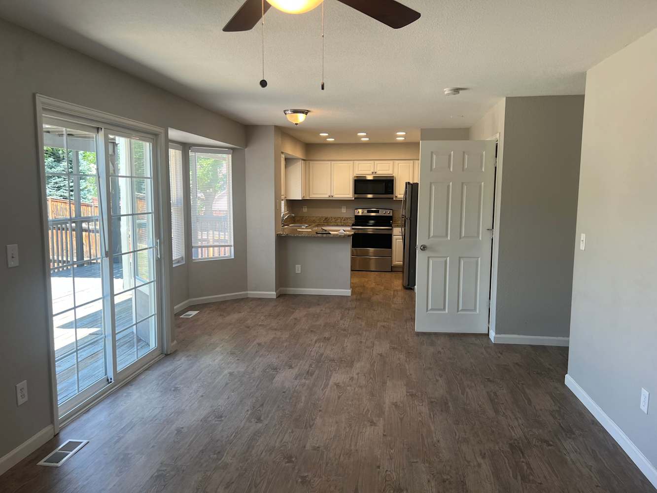 3289 Blue Grass Cir photo 4