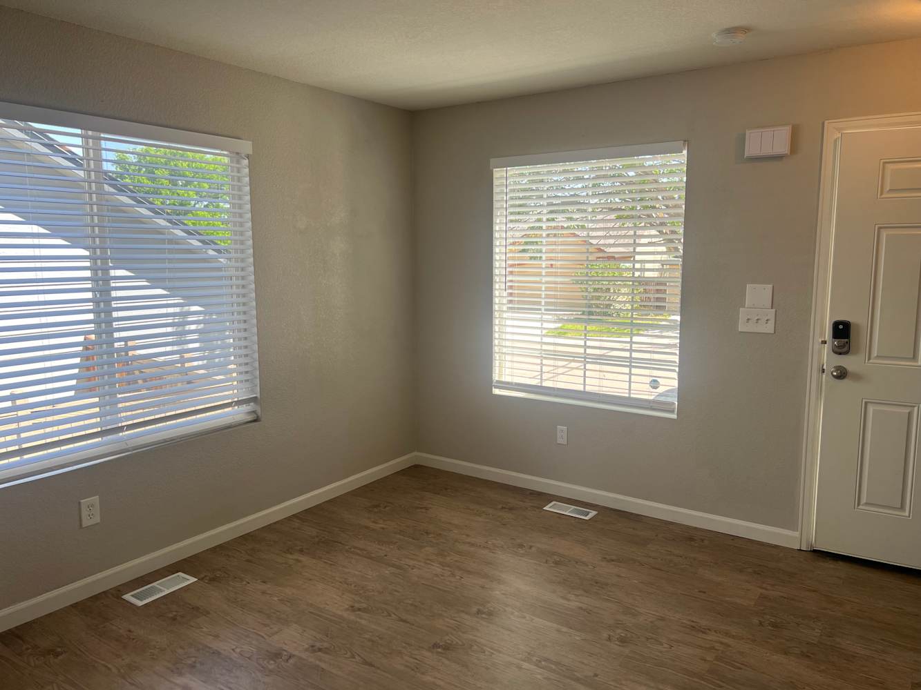 3289 Blue Grass Cir photo 2