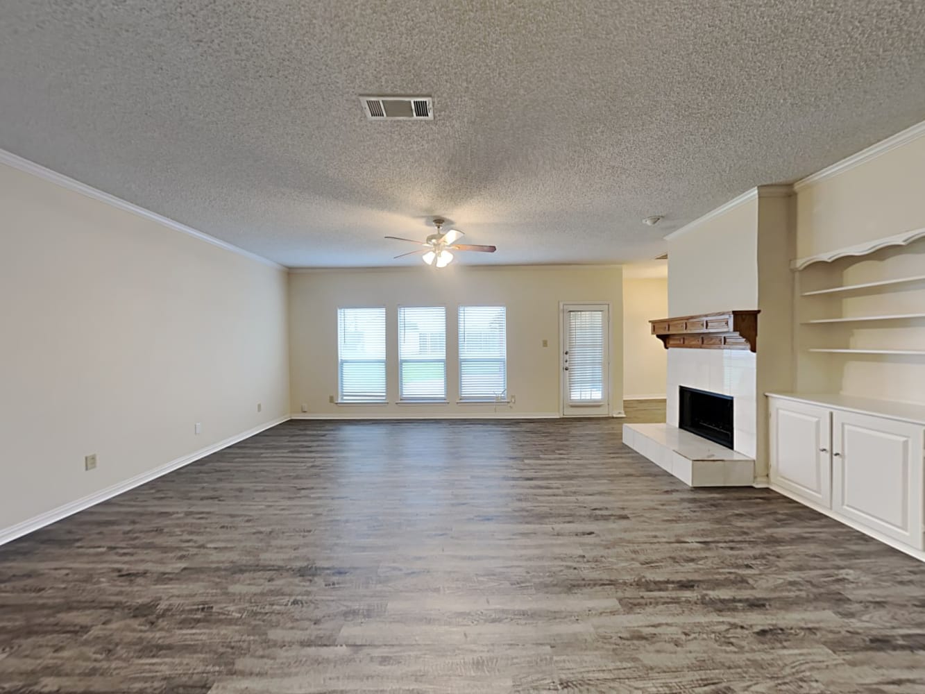 3302 Hunter Cove Dr photo 4