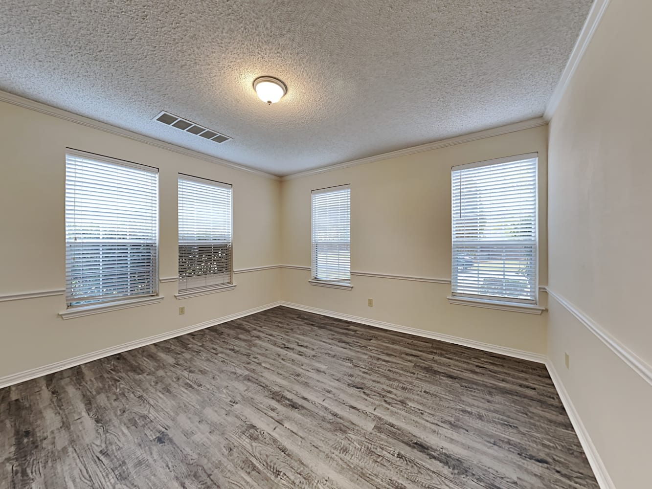 3302 Hunter Cove Dr photo 5