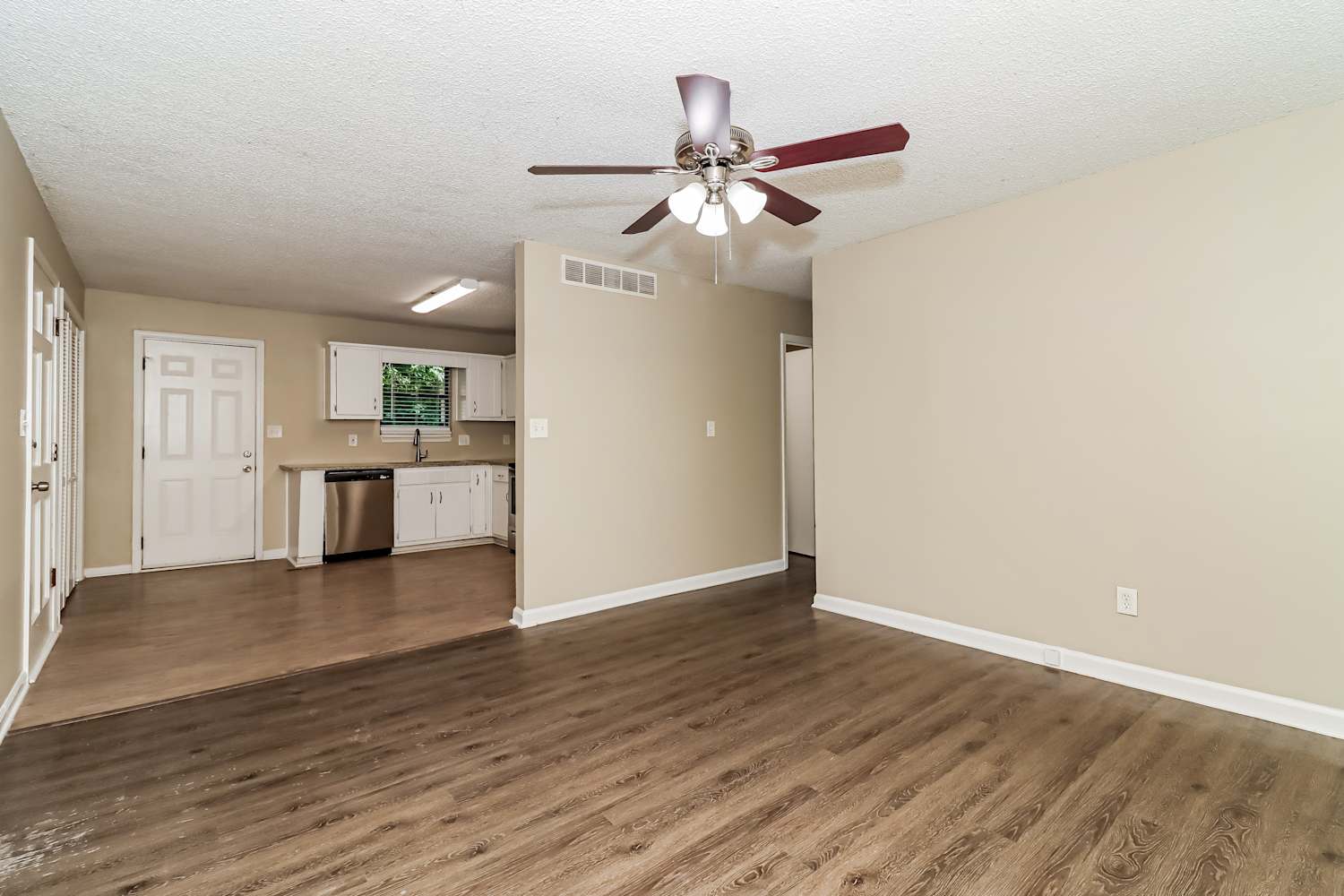 333 Mona Pl photo 5