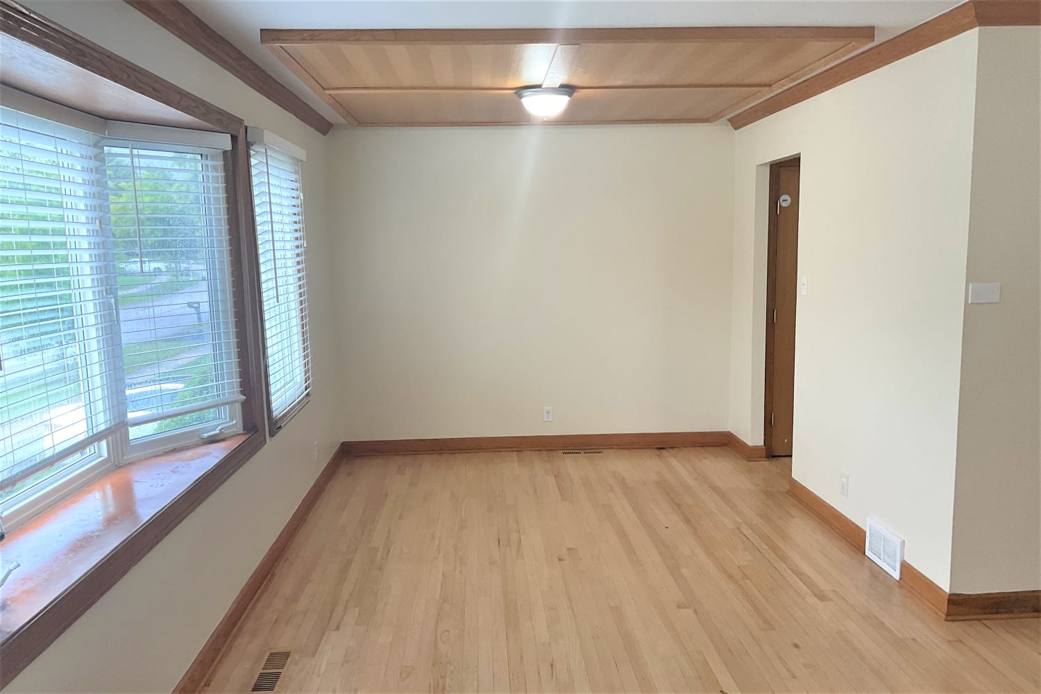 349 Huntington Way photo 3