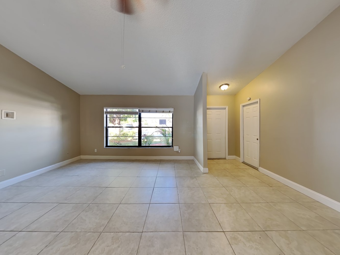 359 Las Palmas St photo 3