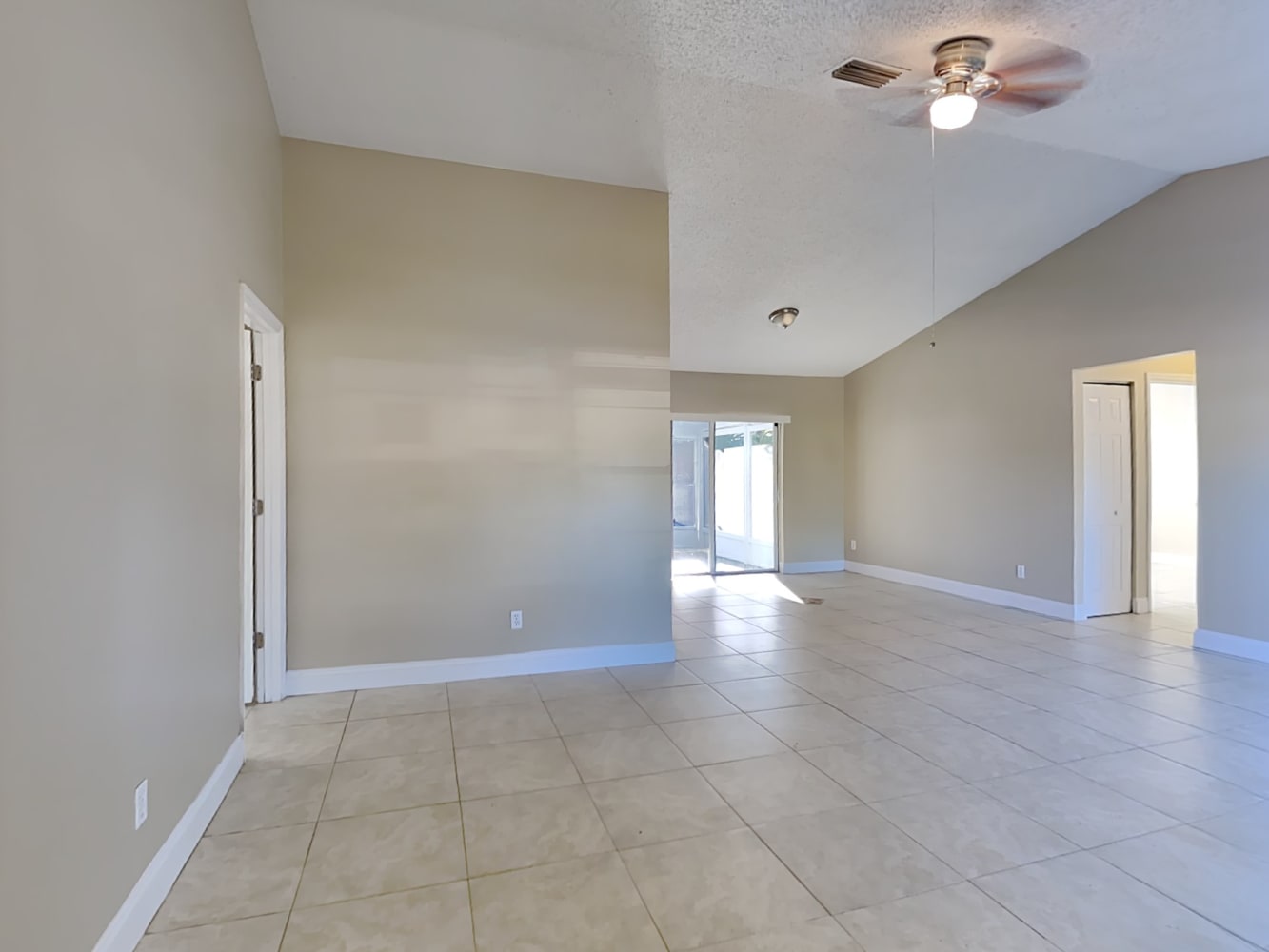 359 Las Palmas St photo 4