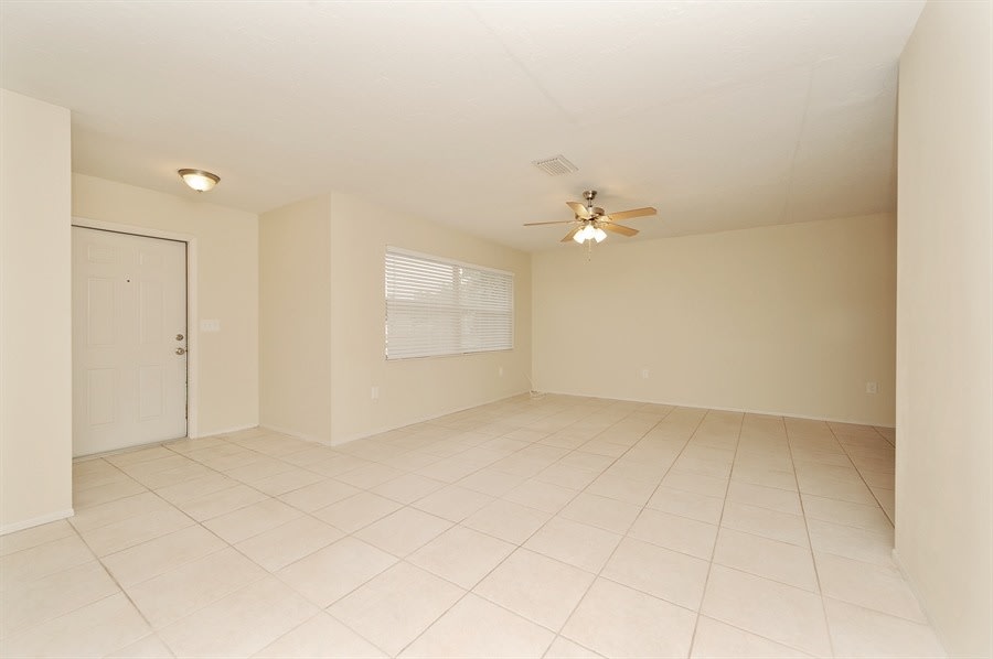 3619 York Dr W photo 2