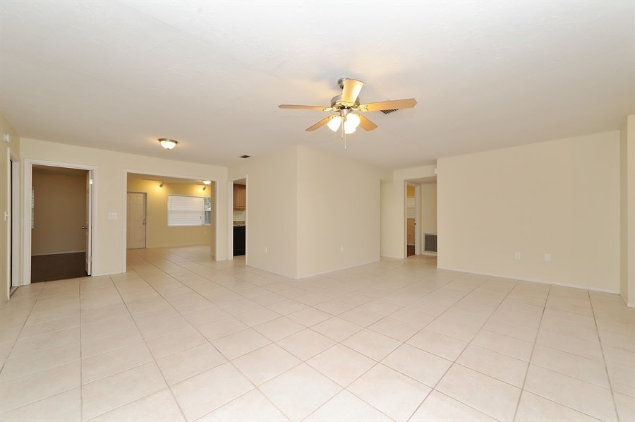 3619 York Dr W photo 4