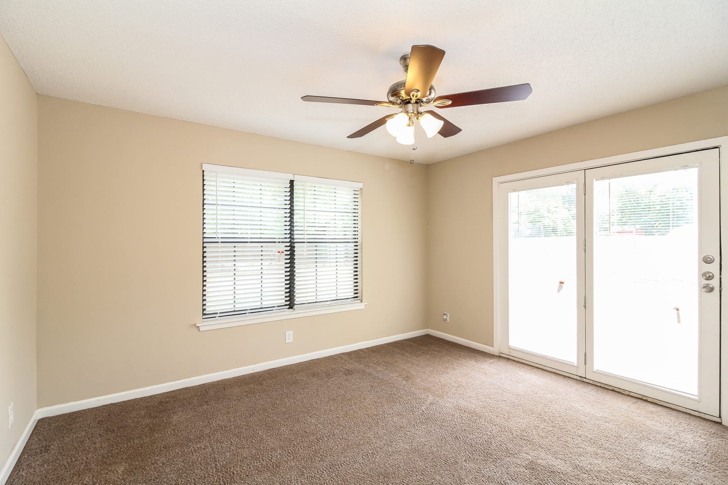 3718 Twin Oaks Ct photo 5