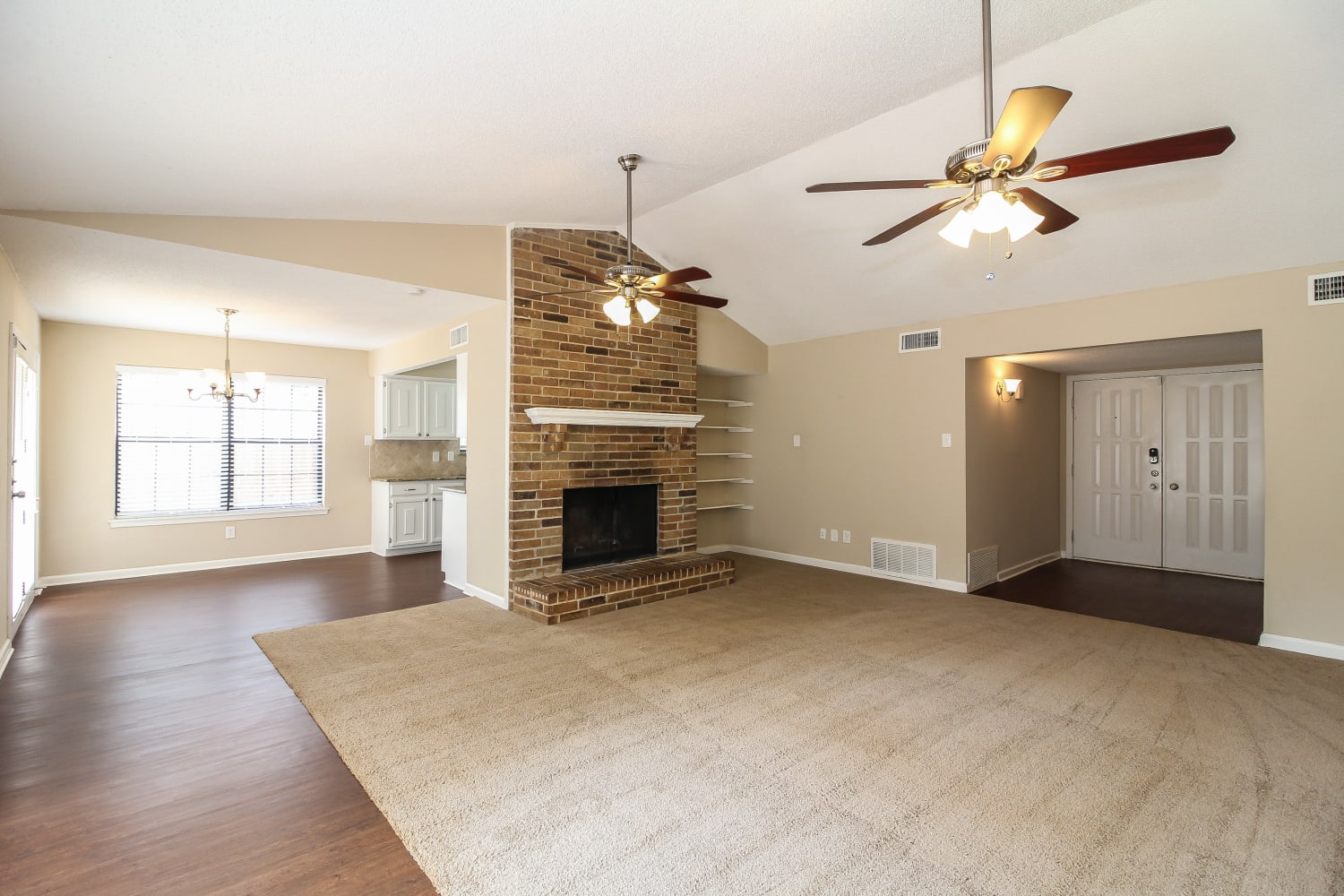 3718 Twin Oaks Ct photo 2