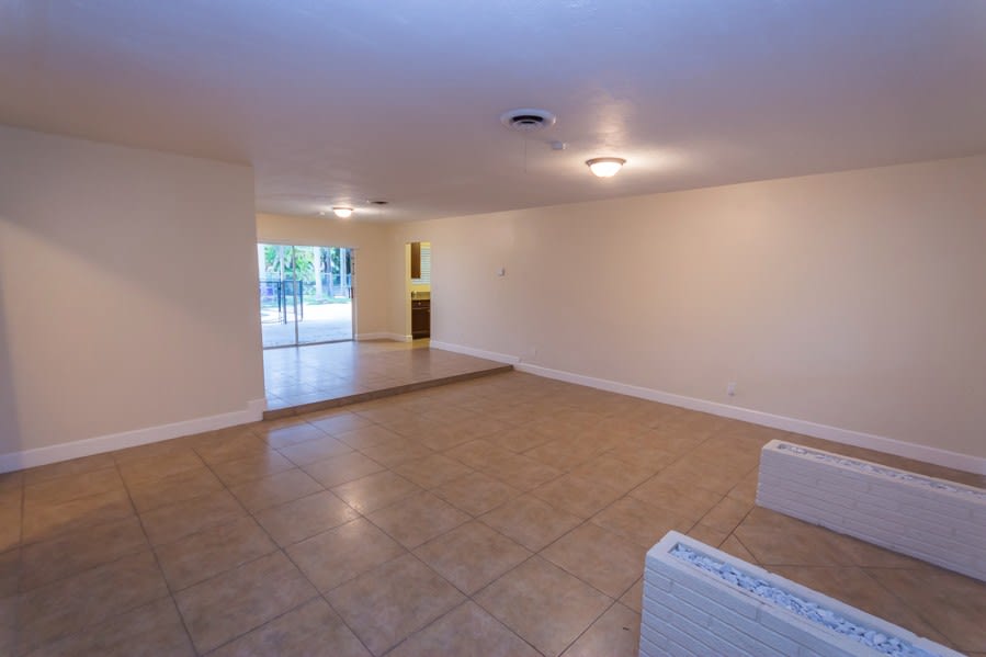 3720 W Park Rd photo 2