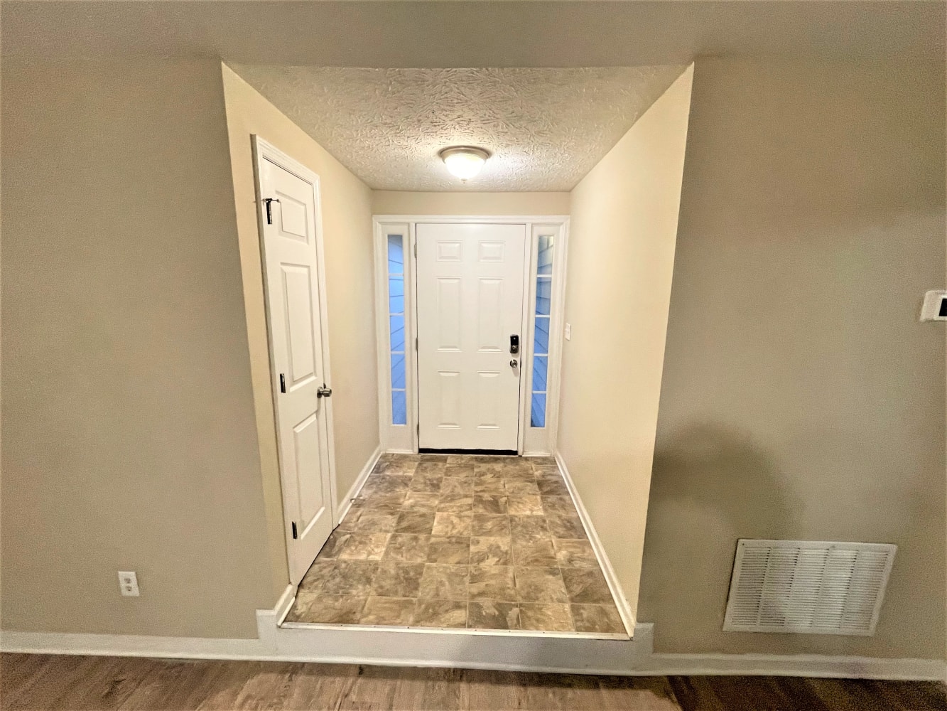 3813 Willow Tree Cir photo 2