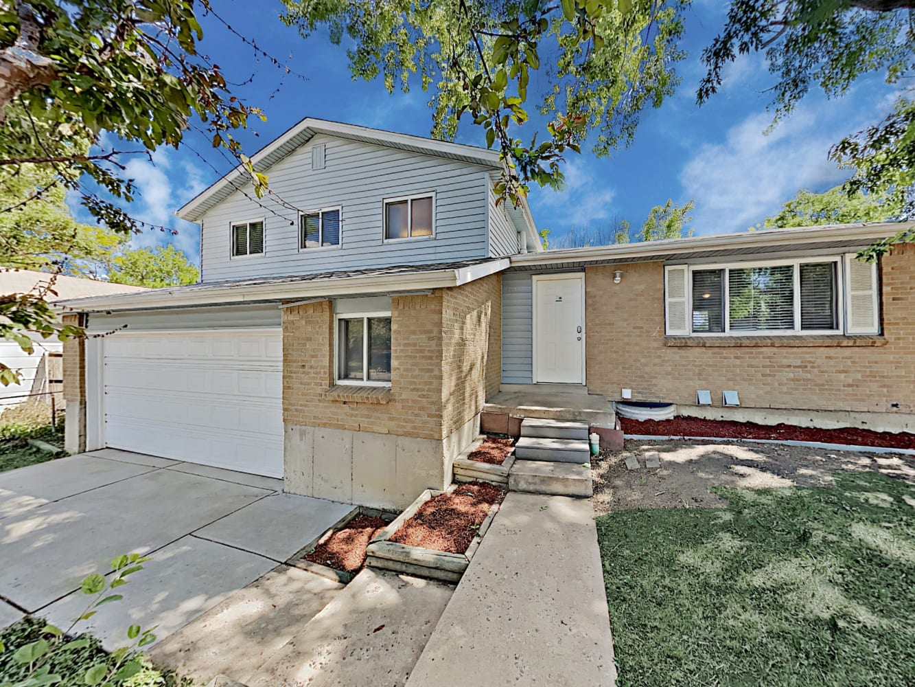 3869 S Helena St photo 2