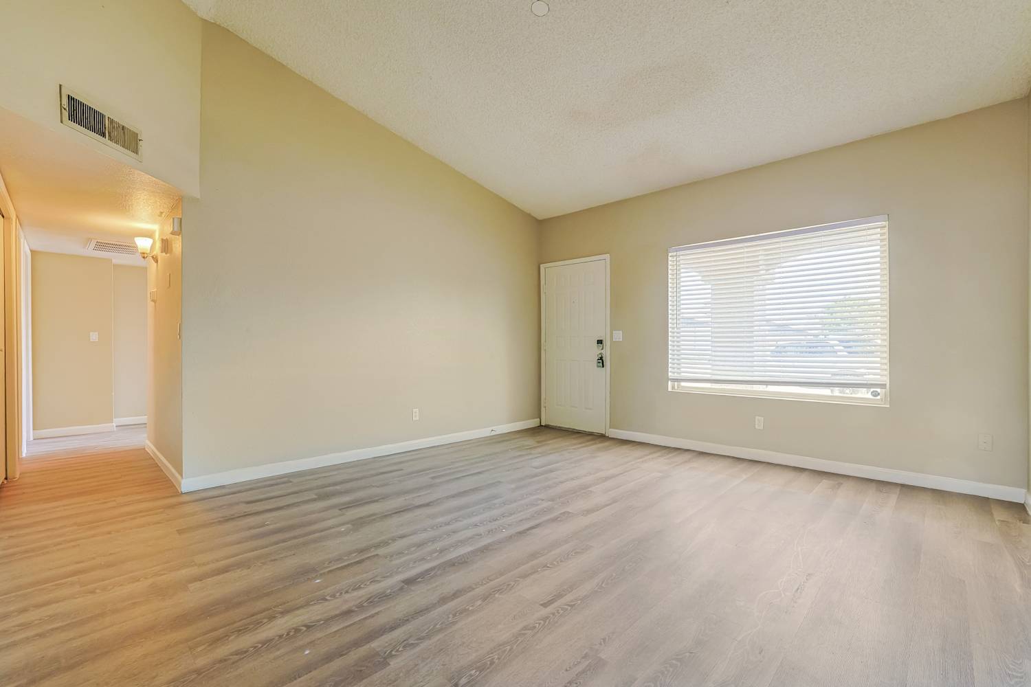 1417 W Curry St photo 3