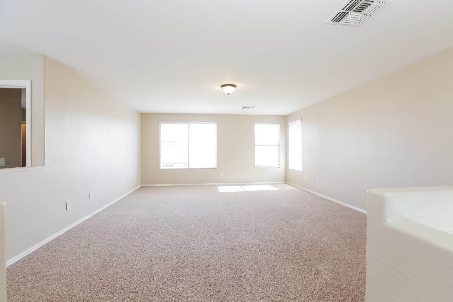 11718 W Laurel Ln photo 4