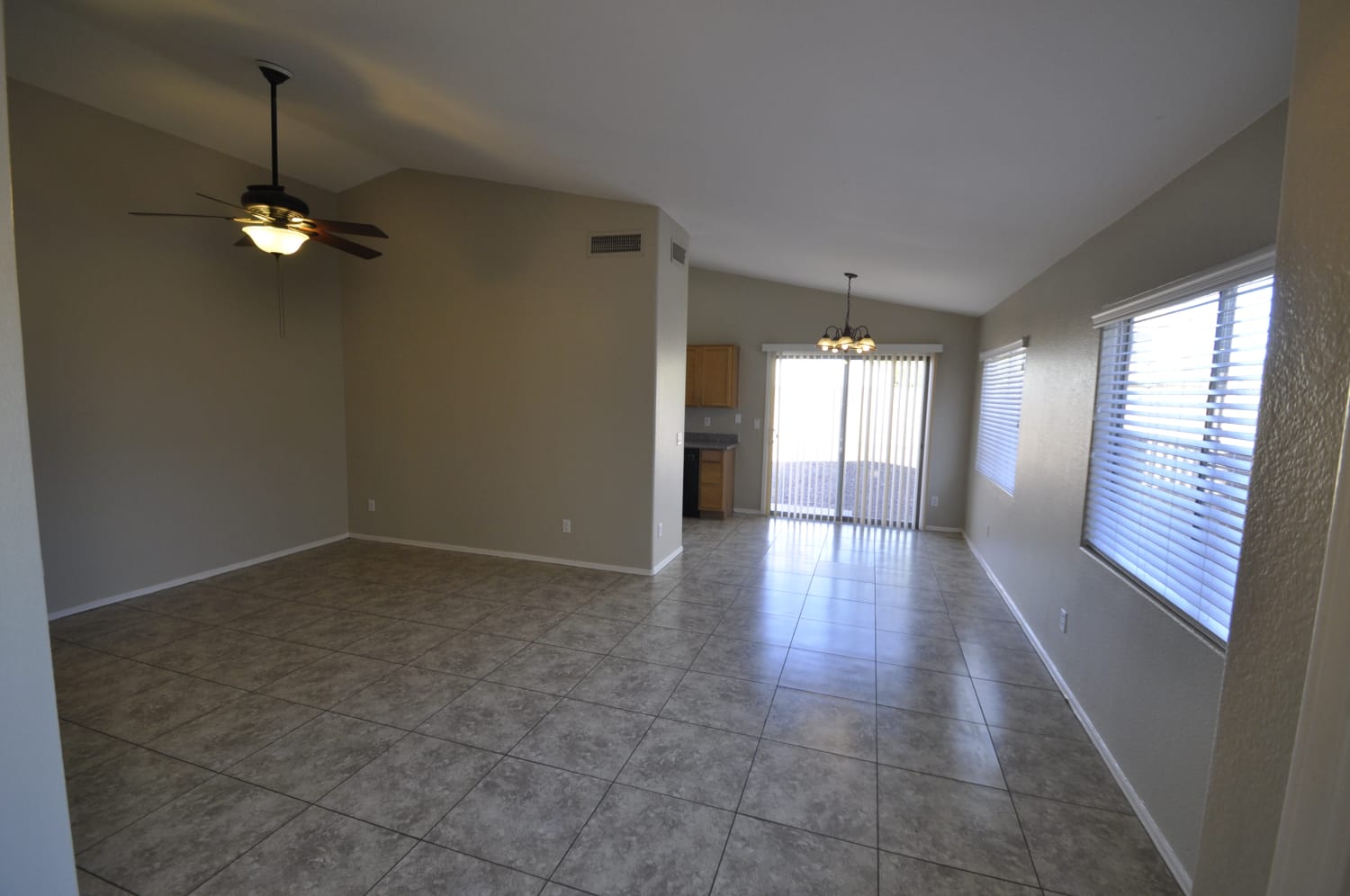 12732 W Voltaire Ave photo 3