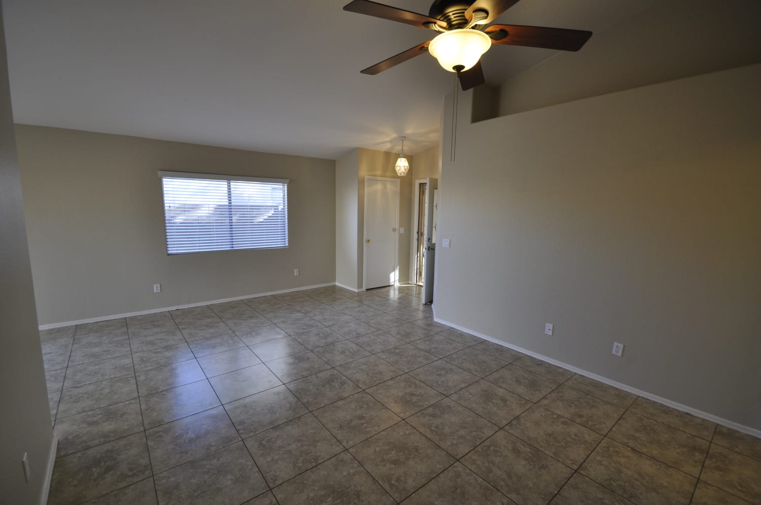 12732 W Voltaire Ave photo 5