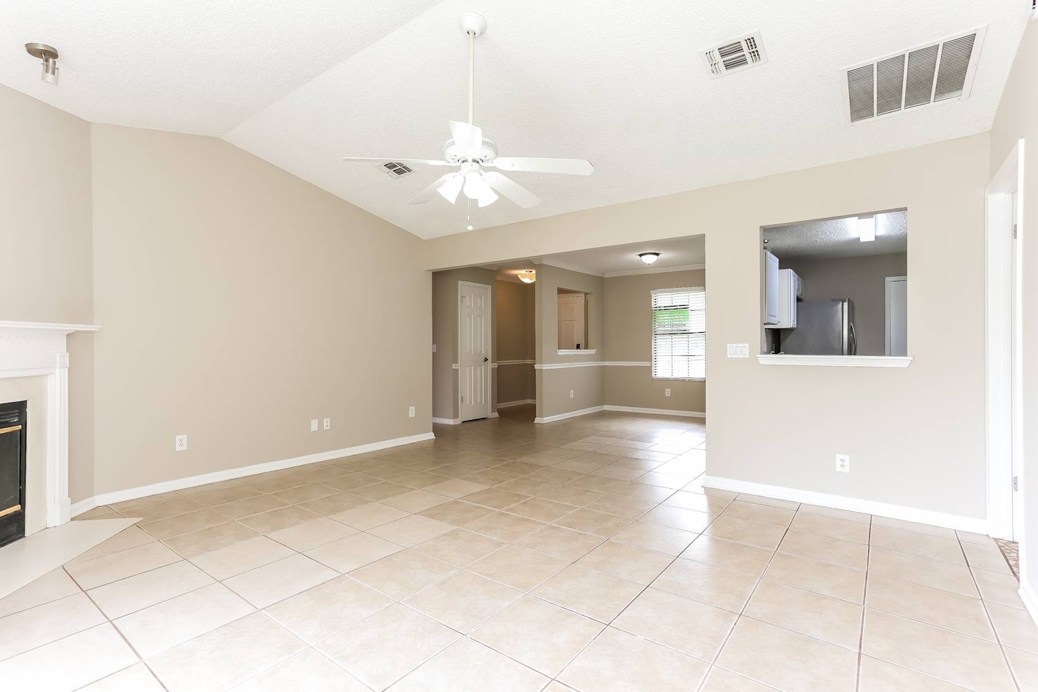361 Hickory Hollow Dr N photo 4