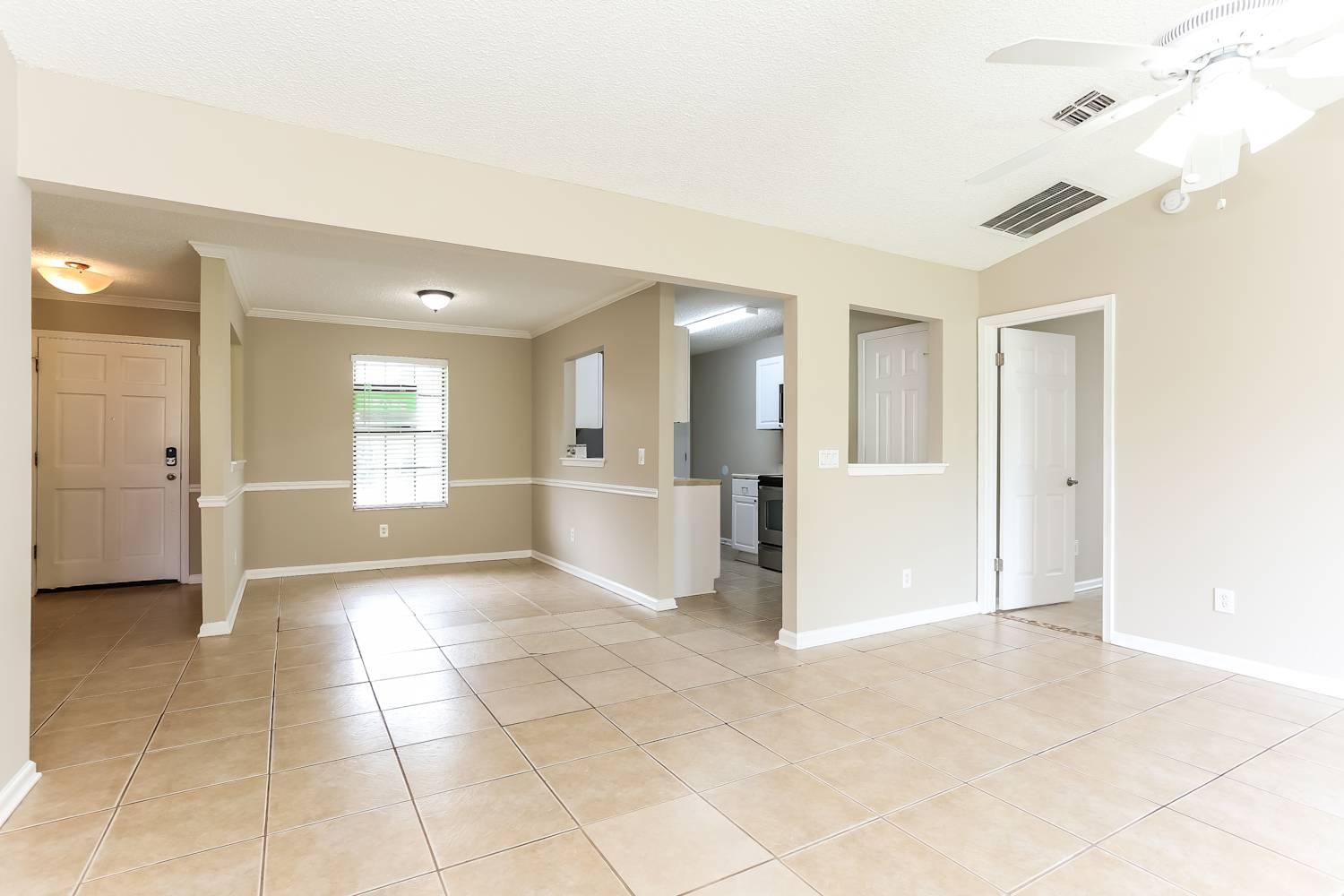361 Hickory Hollow Dr N photo 5