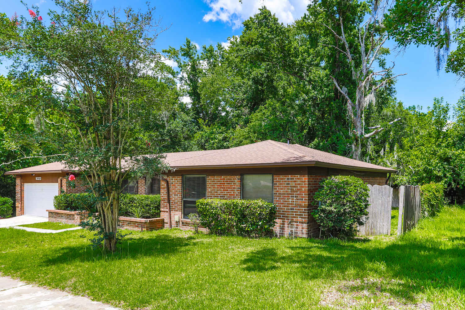 8323 Country Creek Blvd photo 2