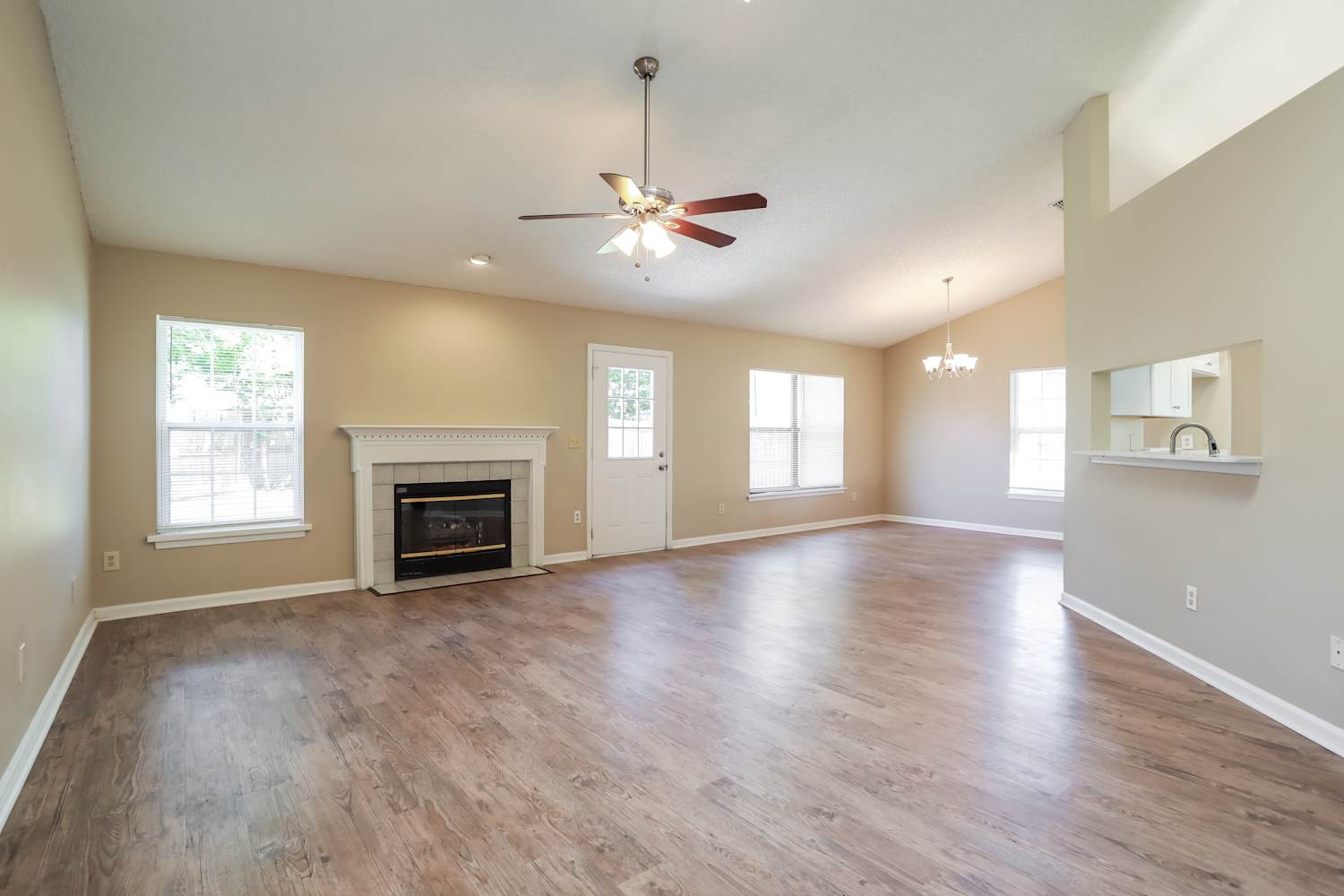 8460 Branchwater Dr photo 4